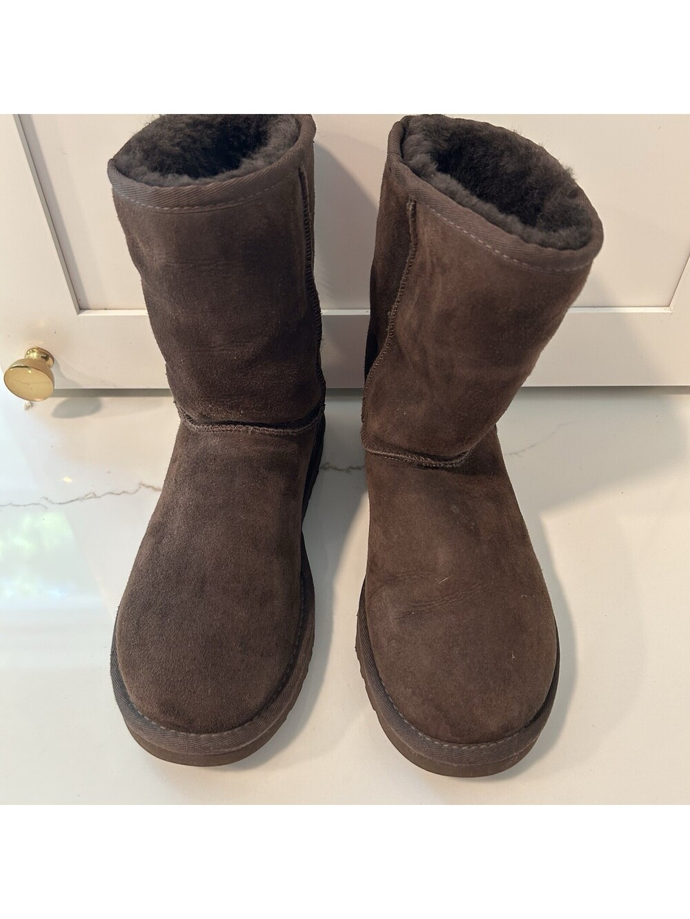 Women’s Brown Suede Uggs Size 6 In Excellent Condition - Picture 2 of 5